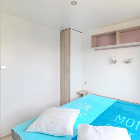 Cozy Stacaravan In Saint-Georges-De-Didon Parque de Campismo 3*