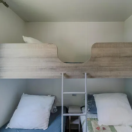 Cozy Stacaravan In Saint-Georges-De-Didon 3*