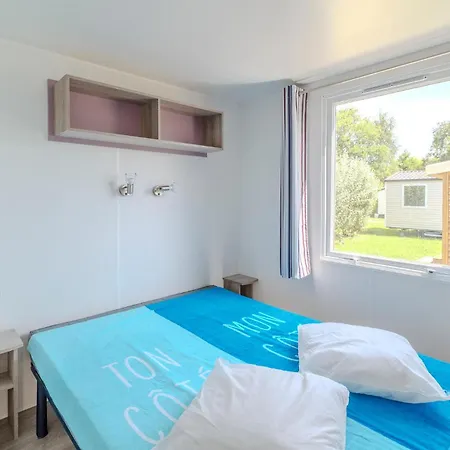 Cozy Stacaravan In Saint-Georges-De-Didon 3*