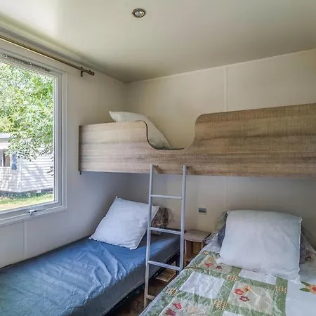 Cozy Stacaravan In Saint-Georges-De-Didon