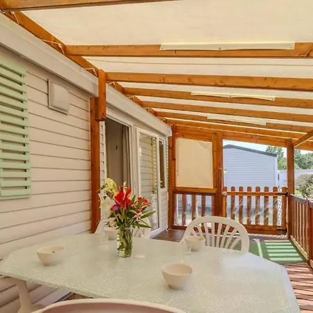 Cozy Stacaravan In Saint-Georges-De-Didon Parque de Campismo