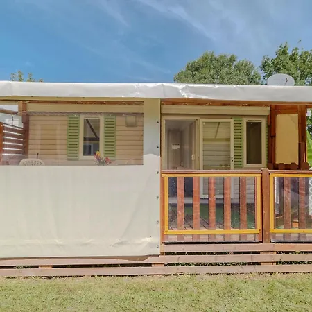 Cozy Stacaravan In Saint-Georges-De-Didon Parque de Campismo