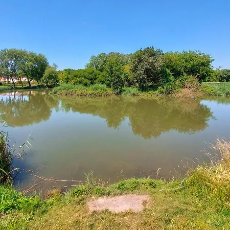 Parque de Campismo Cozy Stacaravan In Saint-Georges-De-Didon Saint-Georges-de-Didonne