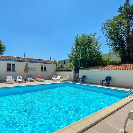 Gorgeous Stacaravan In Saint-georges-de-didon