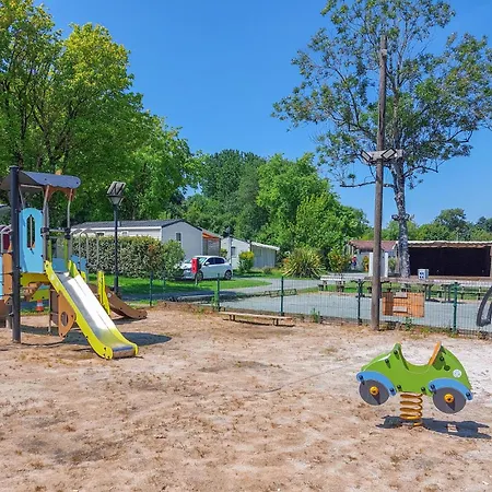 Parque de Campismo Cozy Stacaravan In Saint-Georges-De-Didon