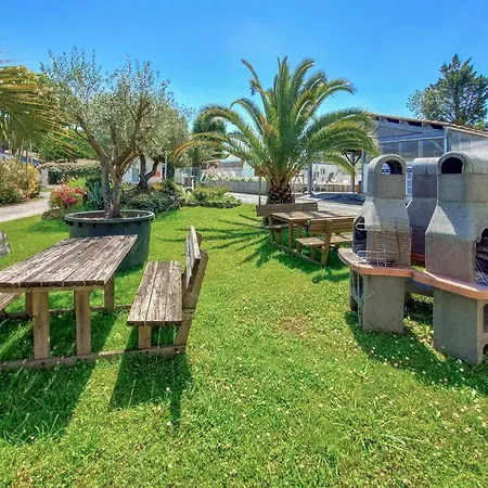 Parque de Campismo Cozy Stacaravan In Saint-Georges-De-Didon